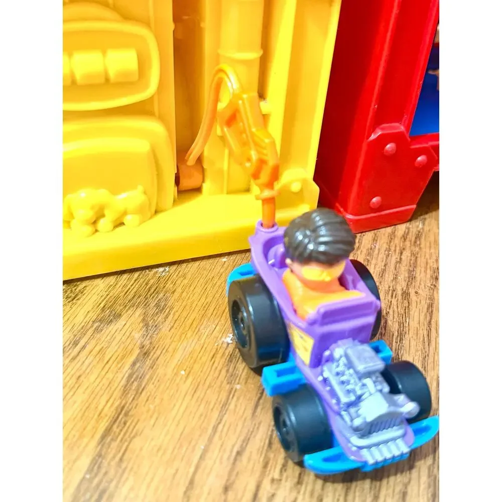 Fisher Price Little People Wheelies Rev 'N Sounds Race Track 4 Cars Vehicles